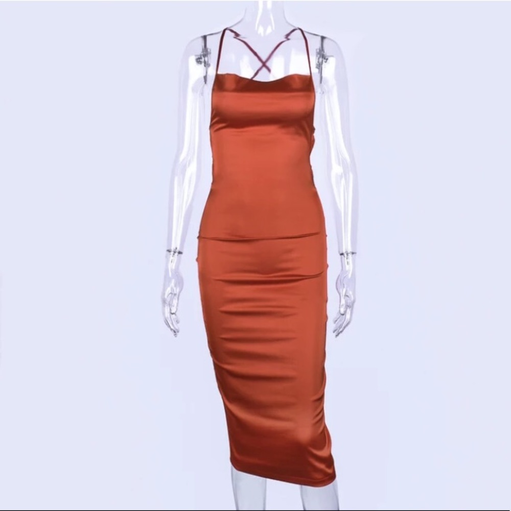 Slim fitting dress - Picture 2 of 5